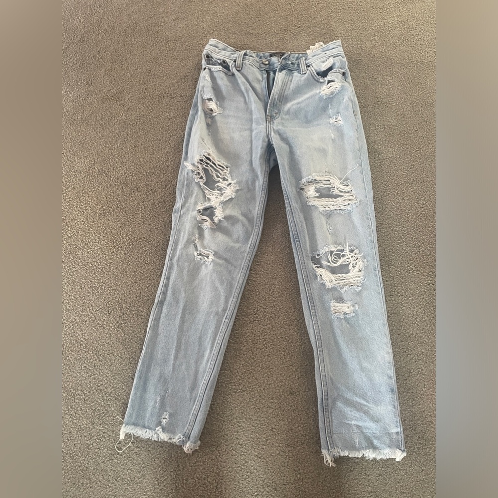 Abercrombie and fitch high rise ripped jeans 25/0